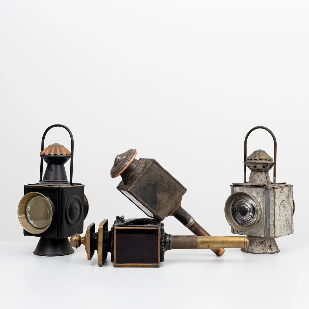 VAGNSLYKTOR och STINSLYKTOR, 2+2 st, metall och glas. — Other lighting — Auktionshuset Kolonn