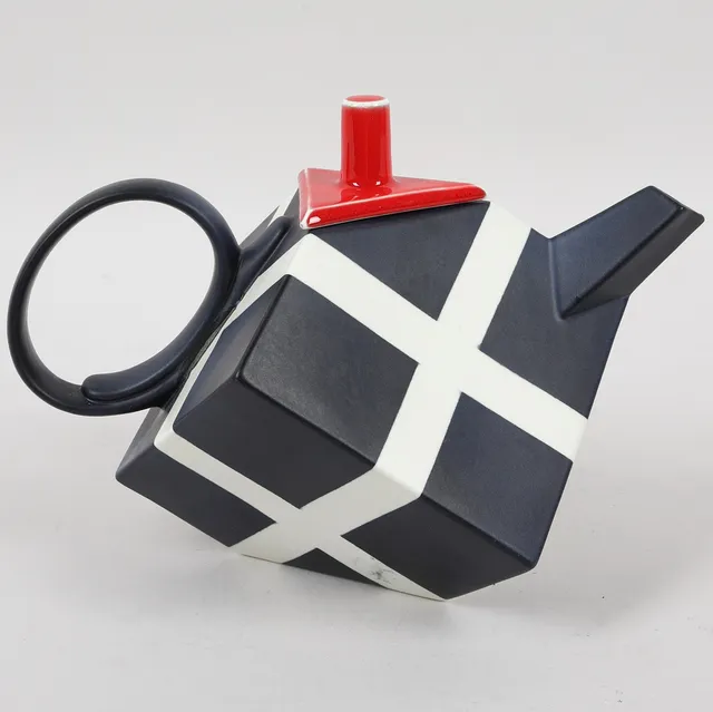 ROLF SINNEMARK. Tekanna, porslin, "Cube", märkt 403, signerad, Rörstrand, 1980-tal.