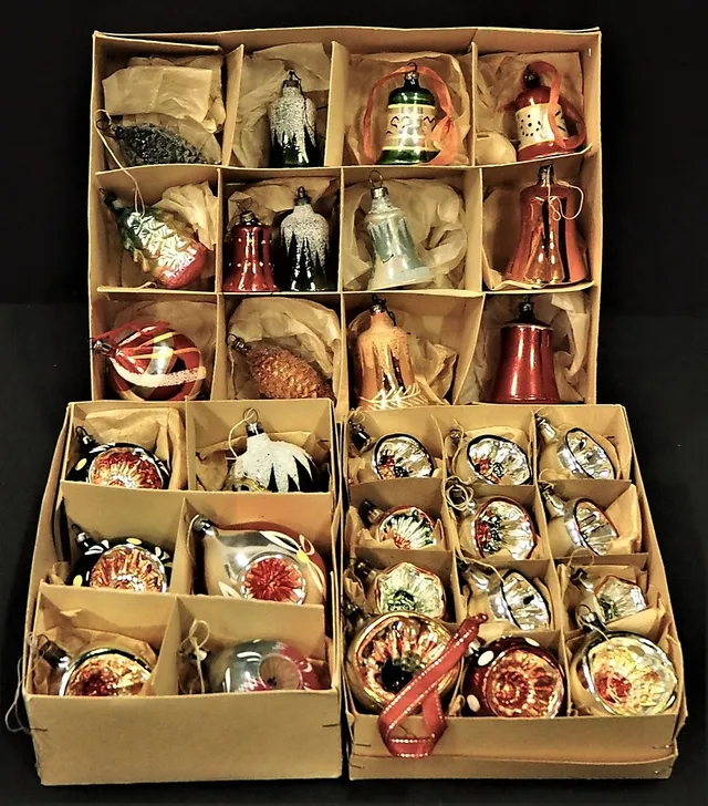 JULGRANSDEKORATIONER, glas, 31 st, 1900-talets mitt.