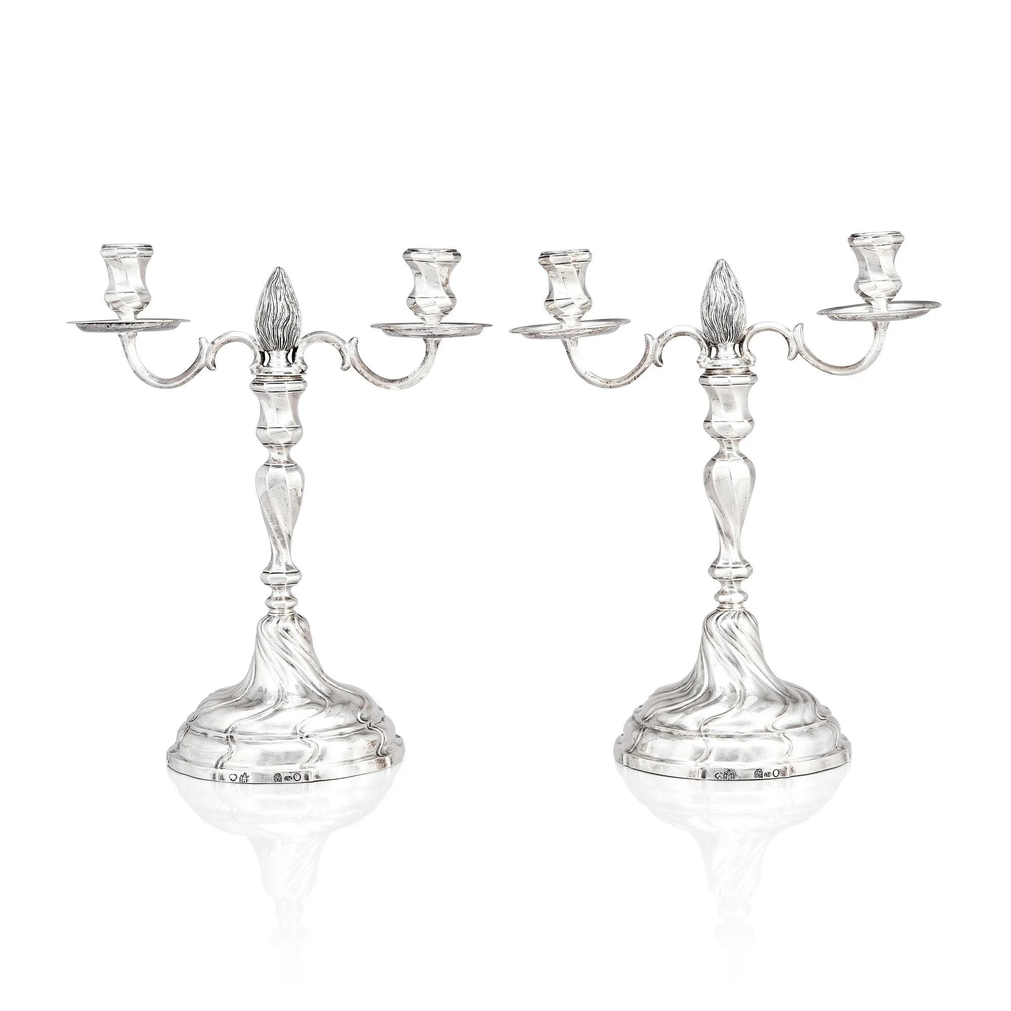 Lars Holmström, kandelabrar, ett par tvåarmade, silver, Lund 1772. Rokoko. — Bukowskis