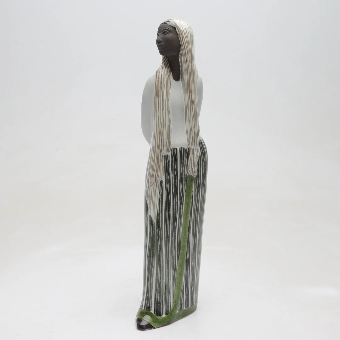 MARI SIMMULSON. Figurin, "Indonesiskan", modell 4159, signerad, Upsala Ekeby, 1900-talets mitt. — European — Gomér & Andersson Norrköping