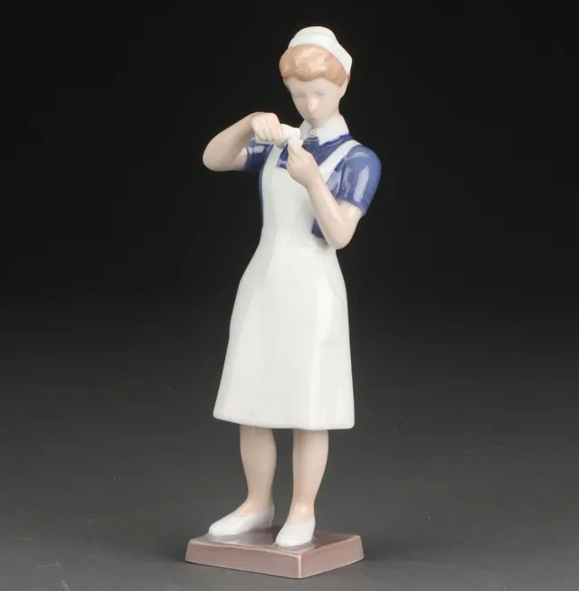Svend Jespersen for Bing & Grøndahl, 'Sygeplejerske' figur