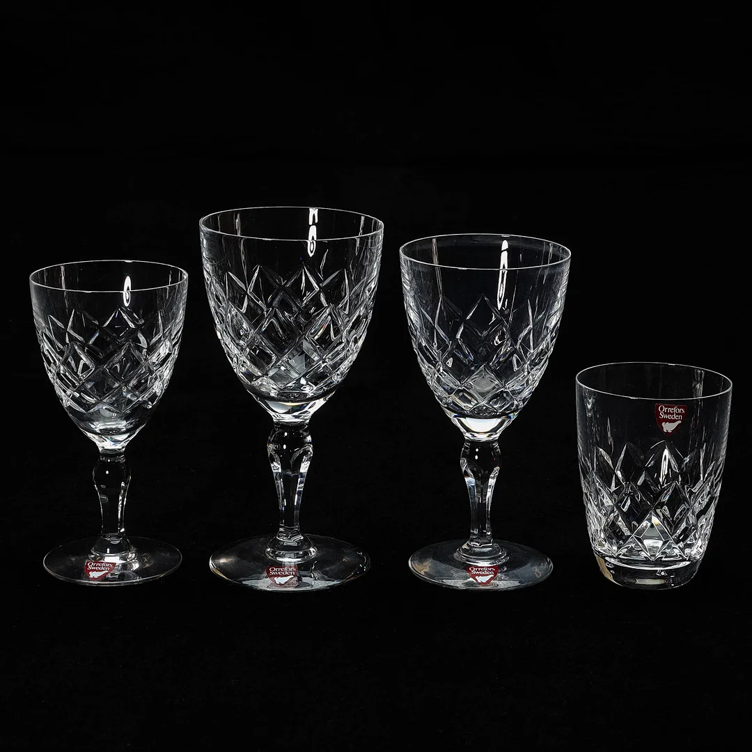GUNNAR CYRÉN. 32 delar, "Karolina", Orrefors. — Utility glass — Auktionsmagasinet Vänersborg