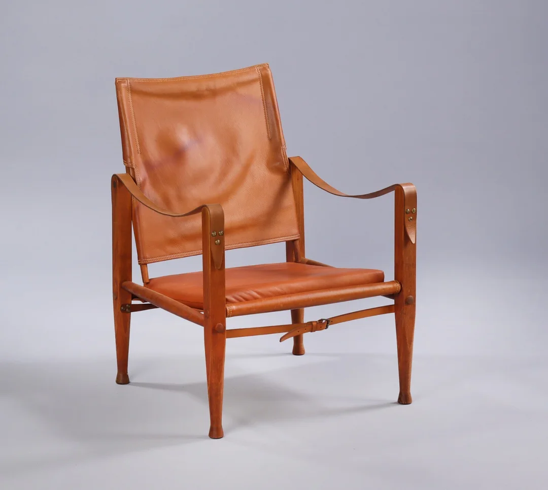 Kaare Klint. Safari chair with seat cushion in cognac leather. — Furniture/Chairs — Lauritz