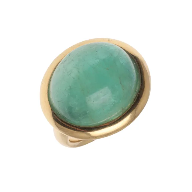 AN EMERALD AND 18CT GOLD RING BY TAYMA.
