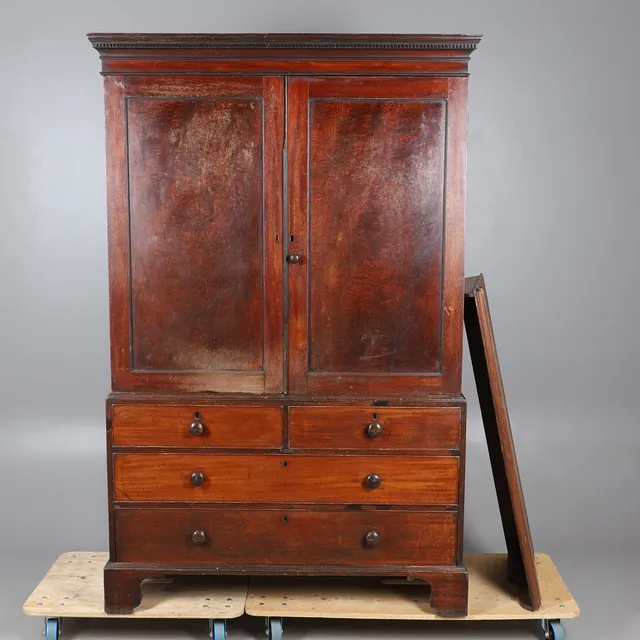 A GEORGE III MAHOGANY LINEN PRESS.