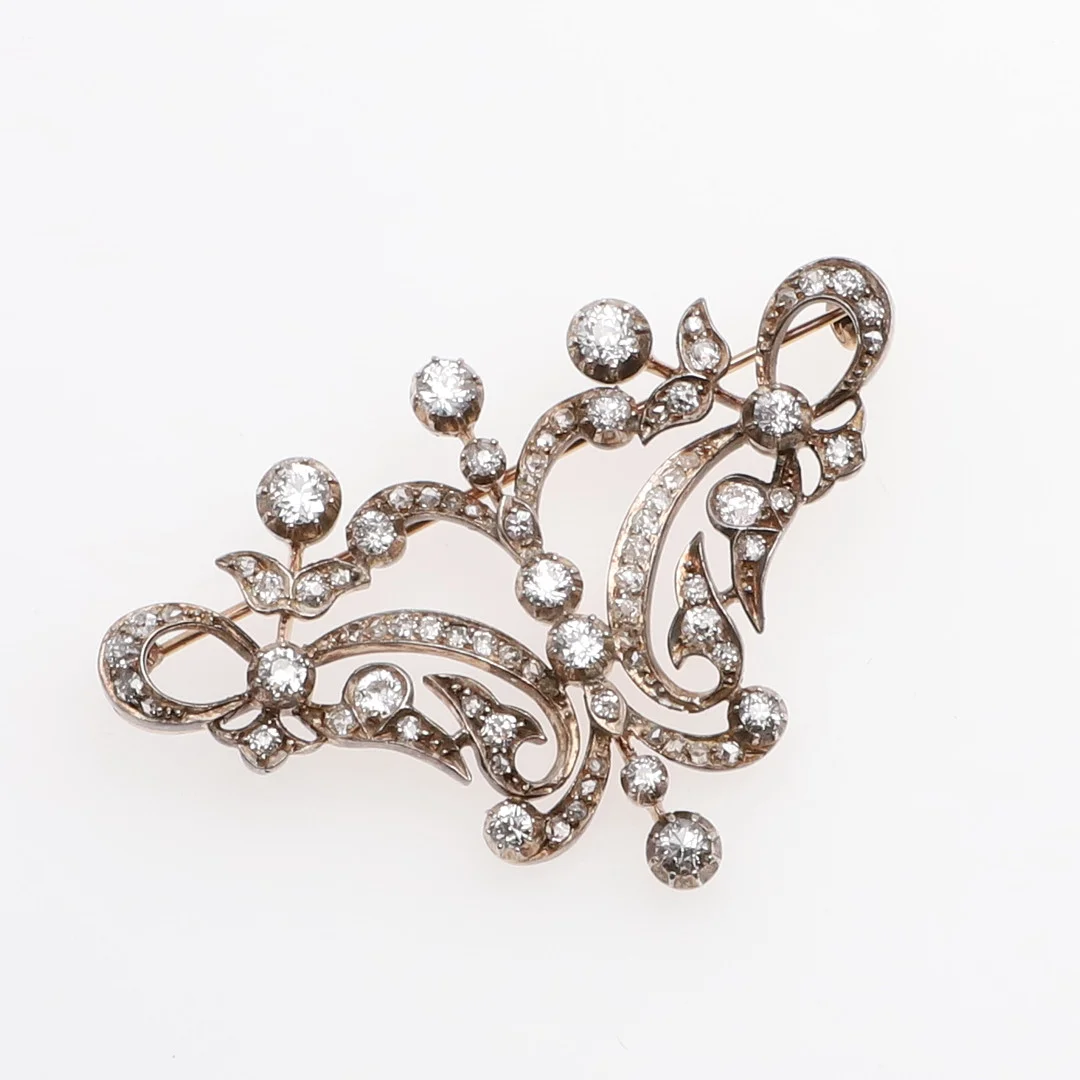 A VICTORIAN DIAMOND BROOCH. — Brooches & Pendants — Lawrences Auctioneers