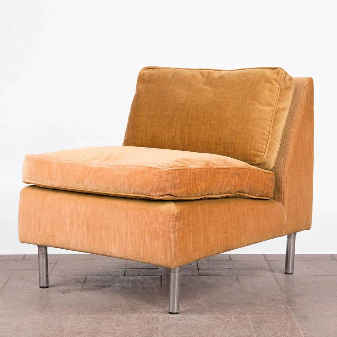 Sessel / Lounge Chair, Velours, Metall, 1960er Jahre, Frankreich. — Armchairs & Chairs — Stockholms Auktionsverk Köln
