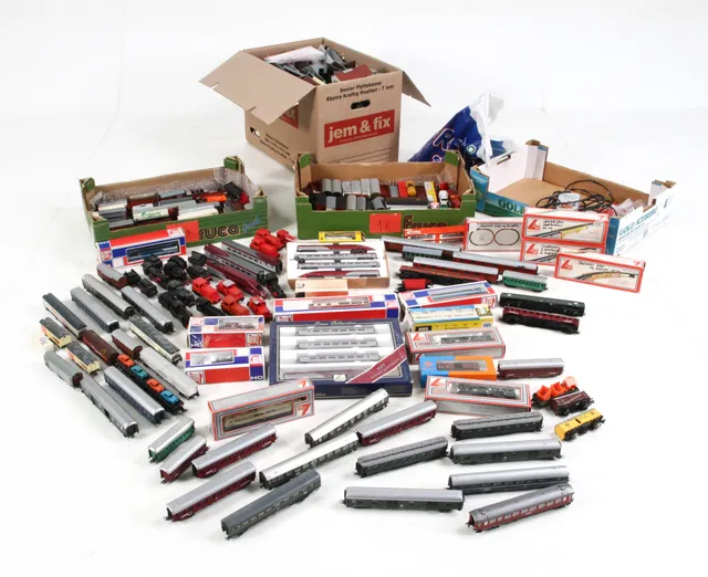 Fleischmann, Lima, Jouef and others. Large collection of HO locomotives, carriages, houses