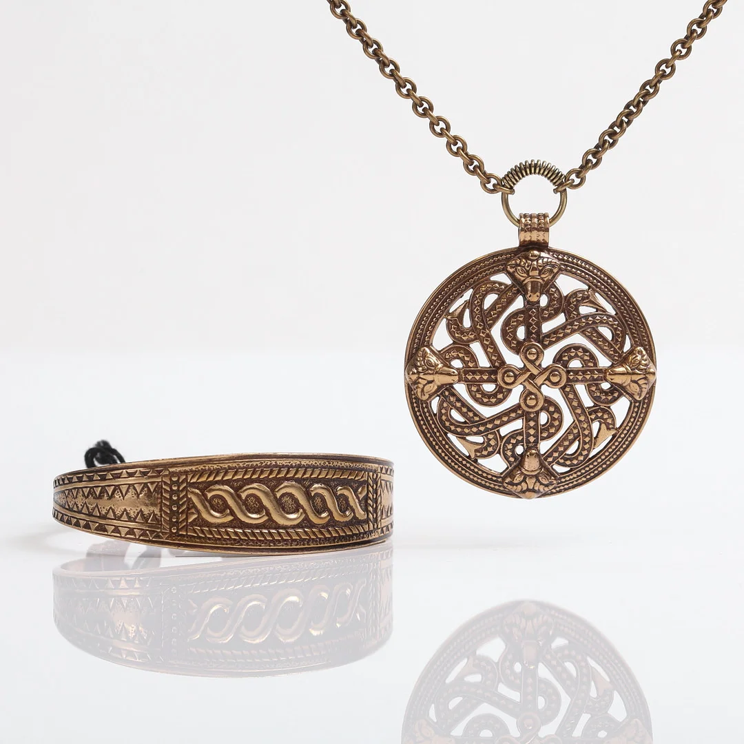 SMYCKEN, 2 delar, Kalevala Koru, Finland. — Objet de vertu & Miscellaneous — Auktionshuset Thelin & Johansson