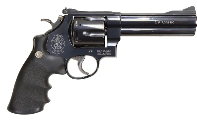 226. REVOLVER, Double Action, fabrikat Smith & Wesson, modell 29-5 Classic, kaliber .44 Magnum, tillv.nr BKP8132, se-nr SE0736315.