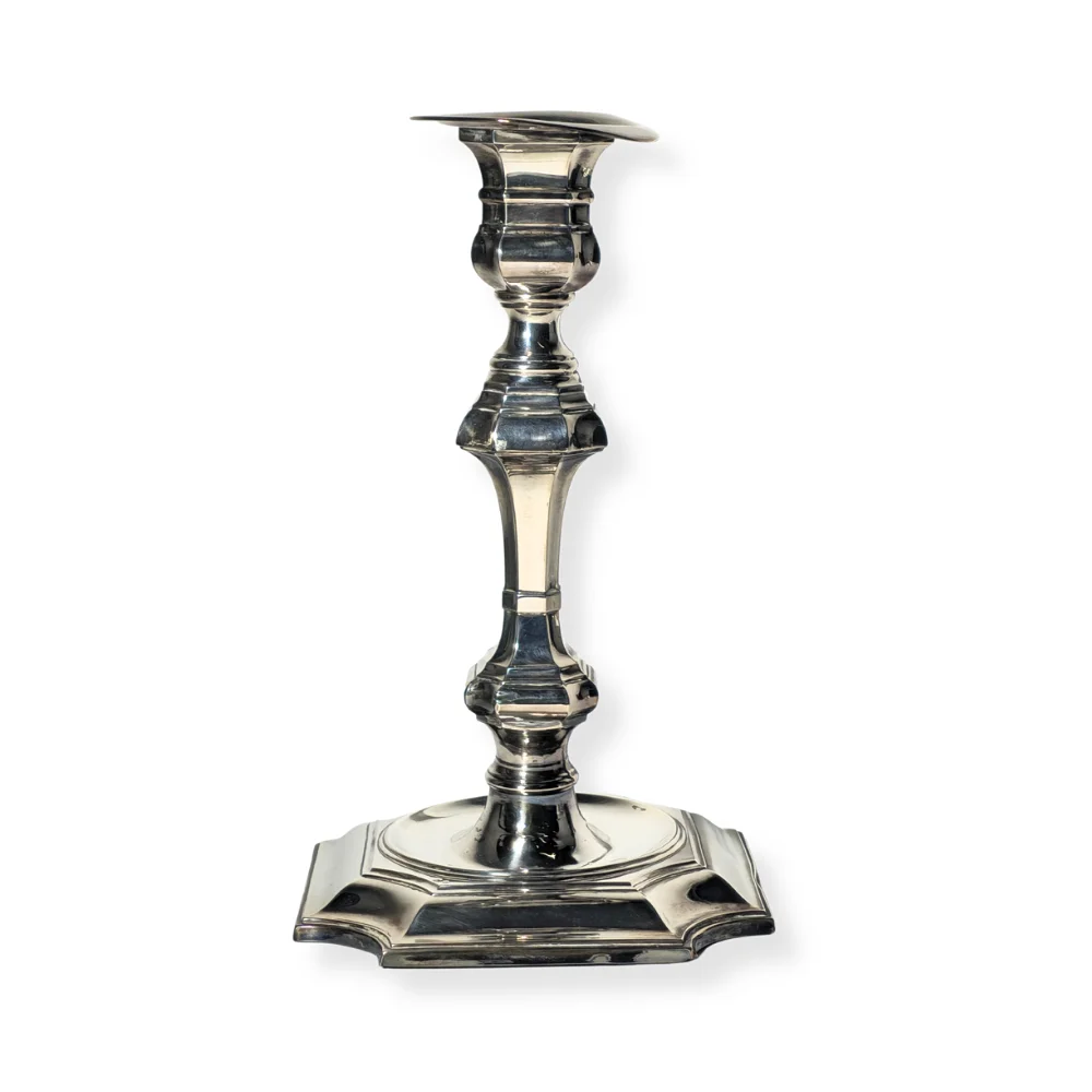 CANDELERO EN PLATA PUNZONADA. — Silver — Barcelona Auctions