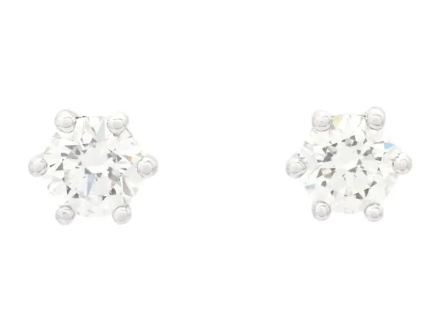 ENSTENSÖRHÄNGEN, 18K vitguld, briljantslipade diamanter ca 0,16 ctv, ca TW-TCr/VS, stift, vikt 1,4 g.