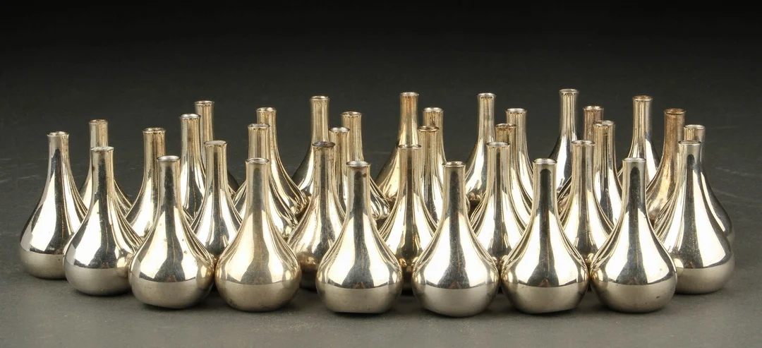 Jens Harald Quistgaard. 35 lysestager (35) — Silver, bronze, copper and pewter/Bronze, copper, brass, pewter — Lauritz