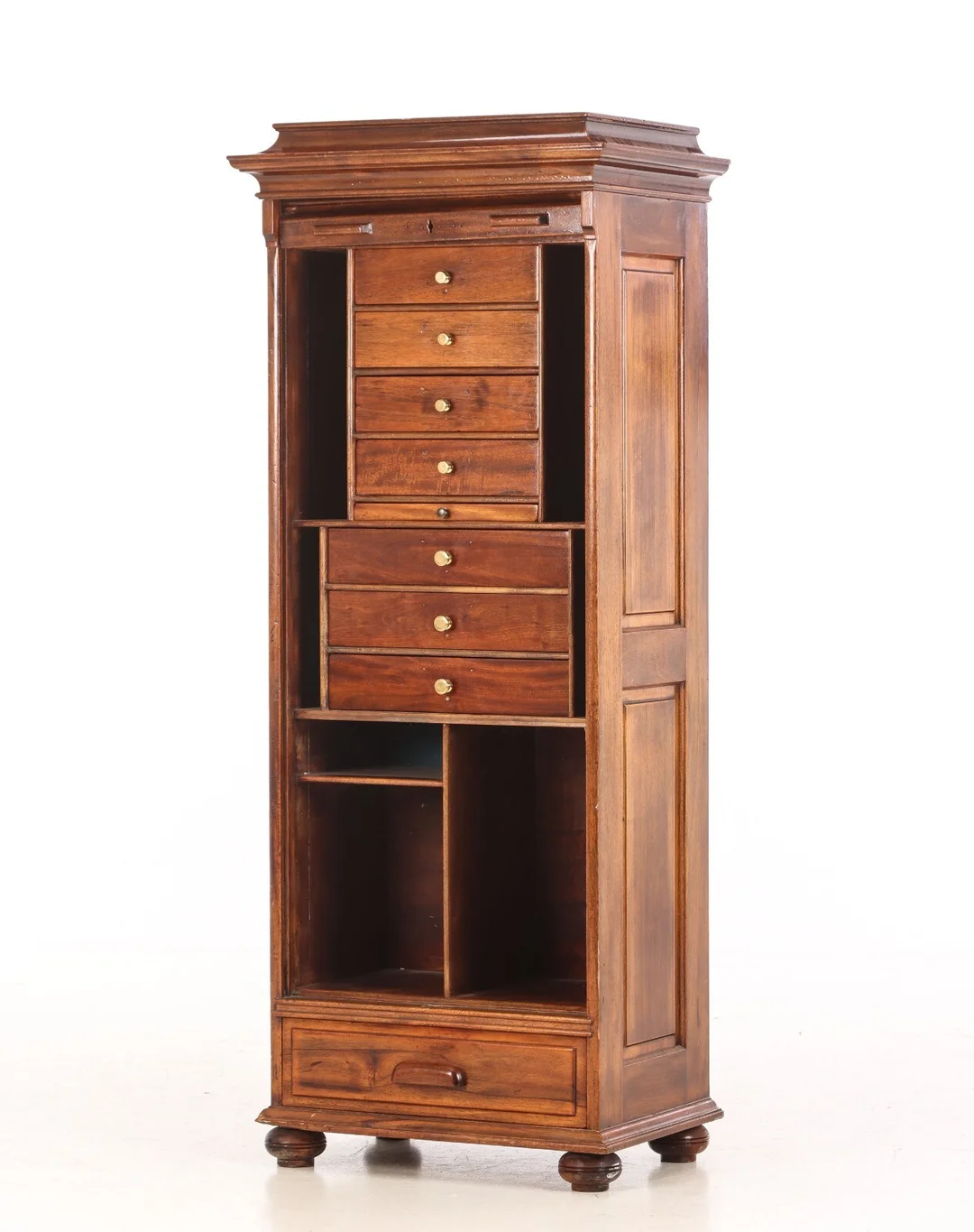 Jalousi cabinet made of mahogany, 20th century. — Furniture/Cabinets, chests of drawers — Lauritz
