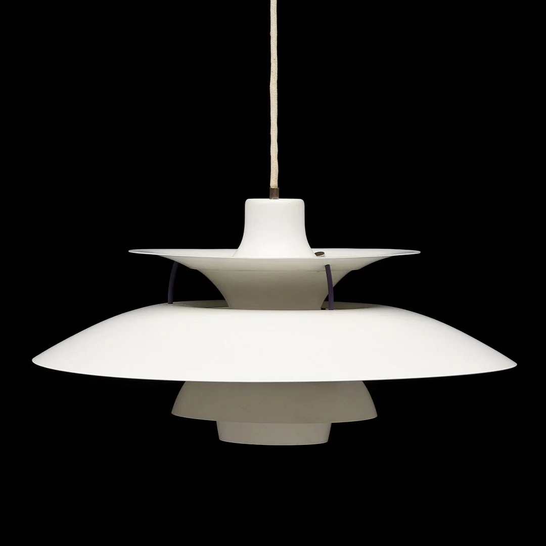 POUL HENNINGSEN. Louis Poulsen. PH5 pendel, vit. — Ceiling lights — Crafoord Auktioner Malmö