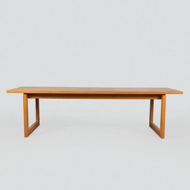 Dansk design, sofabord af massivt lakeret egetræ 1970'erne.