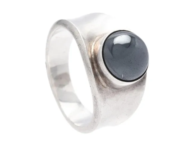 GEORG JENSEN, ring, sterlingsilver, hematit, Poul Hansen för Georg Jensen, #124, stl 18,5 mm, vikt 8,5 g.