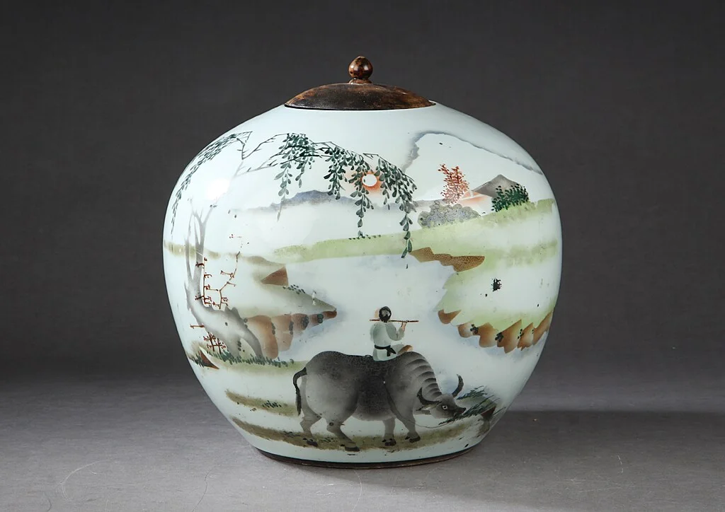 Kinesisk bojan i porcelæn med mand på bøffel i landskab — Hobby and collectibles/Asian art — Lauritz