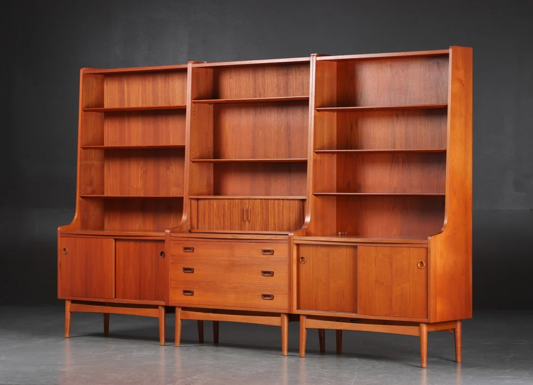 Johannes Sorth. 'Bornholmer-reolen' made in teakwood (3) — Furniture/Other furniture — Lauritz