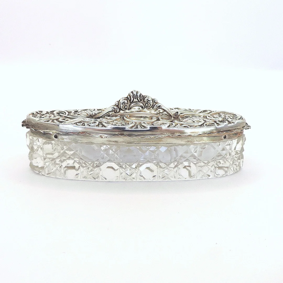 ANTIQUE STERLING SILVER LIDDED DRESSING TABLE BOX C.1904. — Silver — Chalkwell Auctions