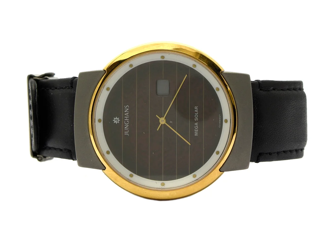 JUNGHANS, Mega Solar, Serie nr. 781774, Ref nr. 21.4400.411, herrur, 39 mm, bicolour, quartz/solar (går ej), mineralglas, radiokontrollerad, integrerat läderband, originalspänne, ca 1992, box. — Klockor/Junghans — Kaplans