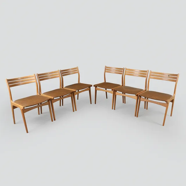 JOHANNES ANDERSEN. Uldum Møbelfabrik. Et sæt på seks stole af egetræ, model U20, 1960'erne (6).