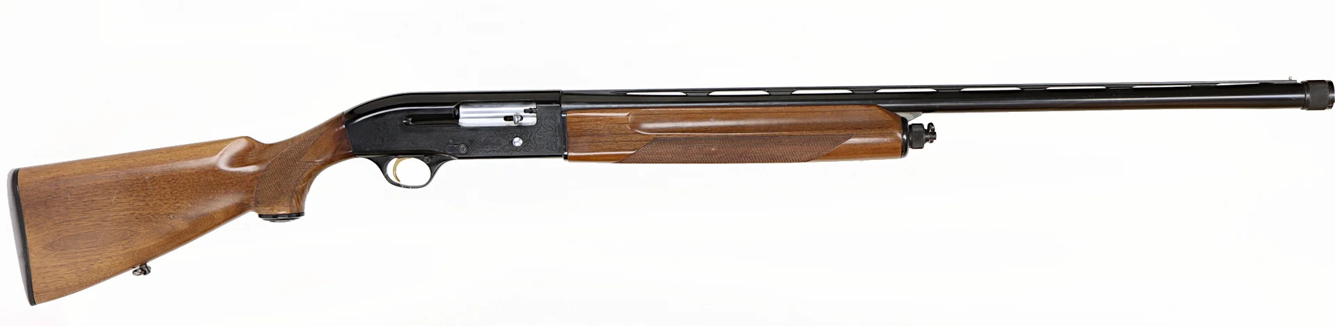 573. HAGELGEVÄR, italienskt, Halvautomatisk, fabrikat Beretta, modell A302, kaliber 12/70, tillv.nr E04582E. — Shotguns — Walter Borg