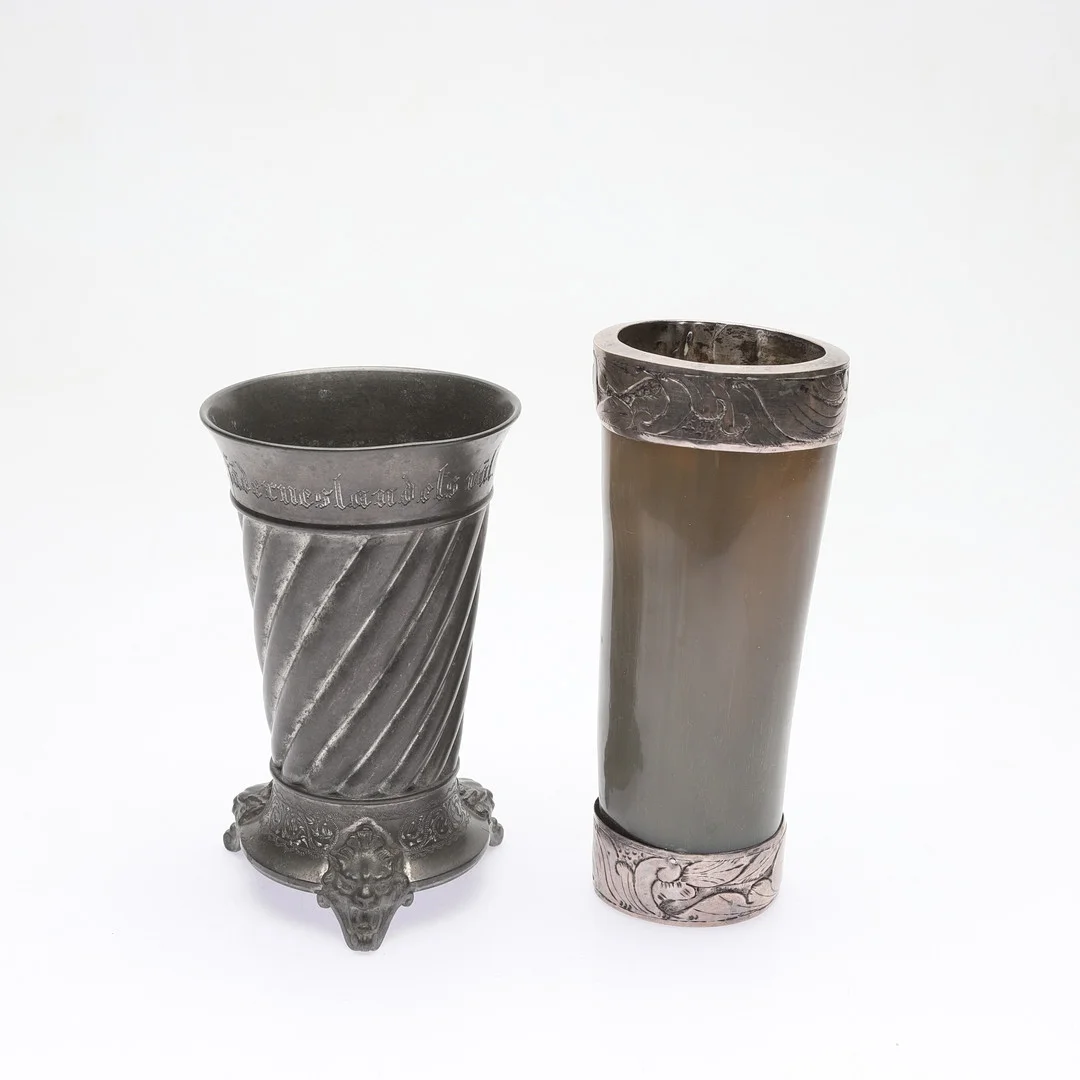 DRYCKESKÄRL, horn/silver & tenn b.la. F Santesson 1800-tal. — Other metals — Gomér & Andersson Norrköping