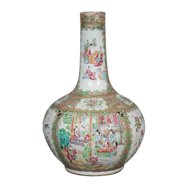 A CHINESE QING DYNASTY CANTON BOTTLE VASE, 19TH CENTURY.