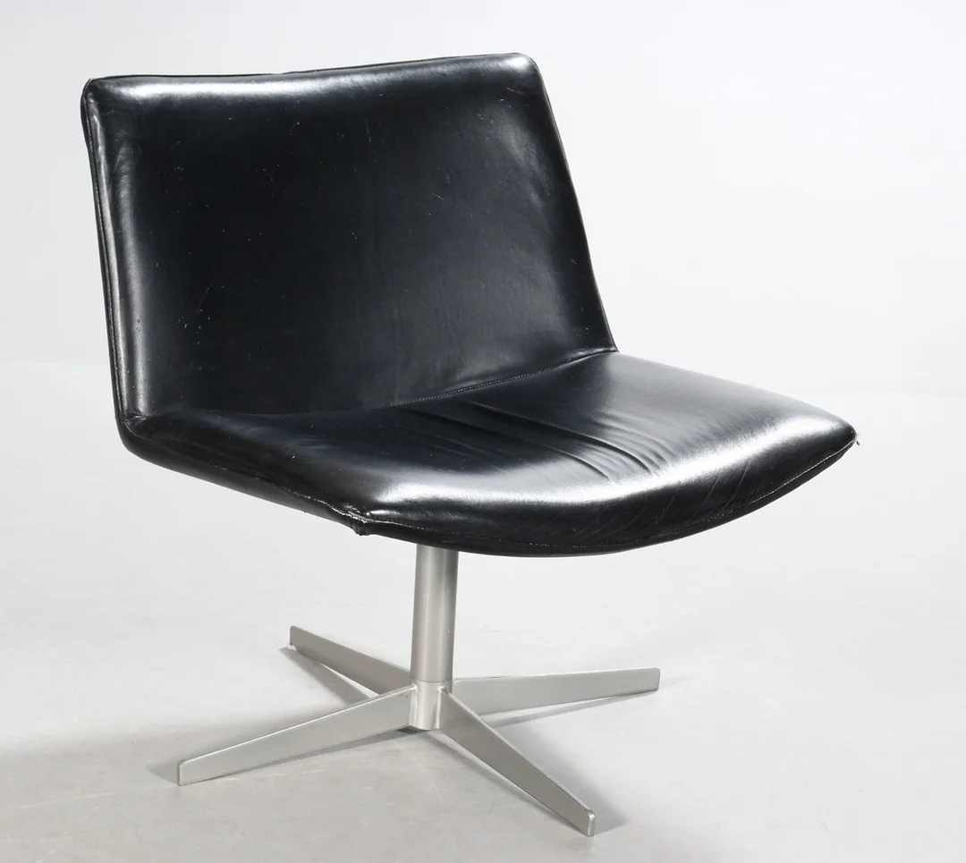 Dansk møbelproducent. Loungestol, sort læder — Furniture/Lounge chairs — Lauritz