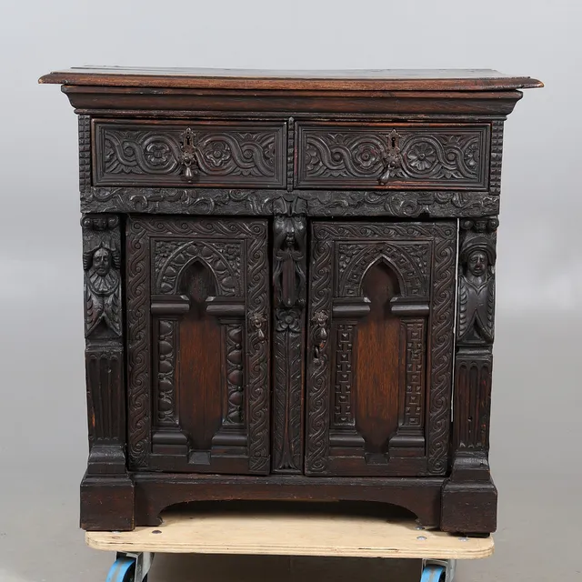 A VICTORIAN CARVED OAK CUPBOARD IN THE 17TH CENTURY STYLE.