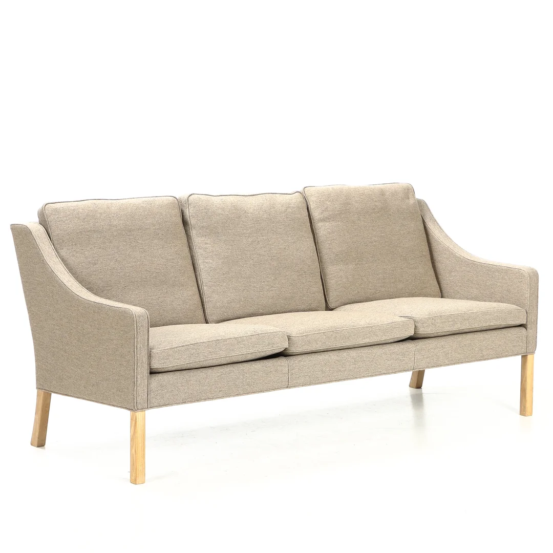 Børge Mogensen / Fredericia Furniture. Three-seater sofa, model 2209. — Furniture/Lounge suites, sofas — Lauritz