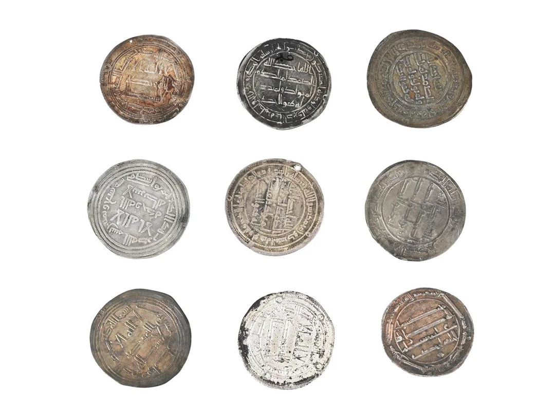 9 MYNT, silver, Dirham, kalifatet i Damaskus 660-745, kvalité ca 1 - 1+, total vikt 24,5 g. — Mynt/Utländska mynt — Kaplans