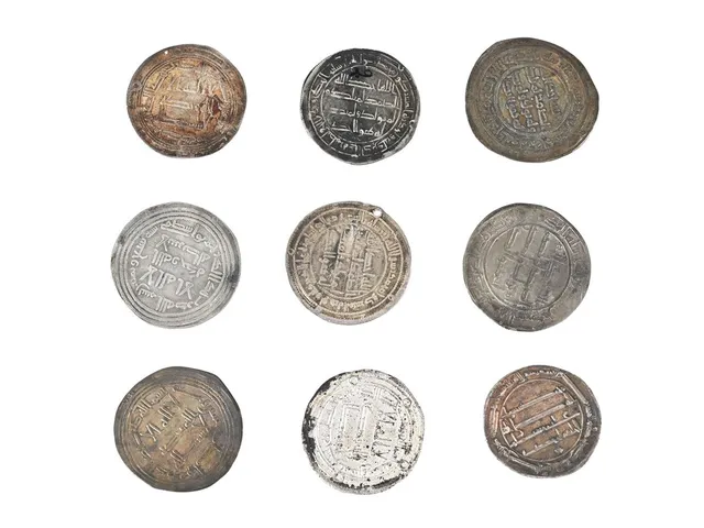 9 MYNT, silver, Dirham, kalifatet i Damaskus 660-745, kvalité ca 1 - 1+, total vikt 24,5 g.
