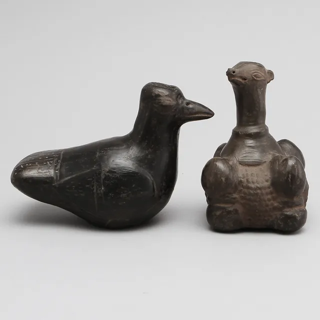 KÄRL, 2 st, lergods, Peru. Enlilgt uppgift Chimu, 1300/1400-tal.