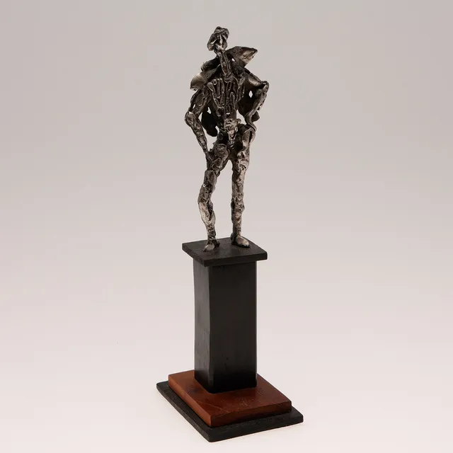 BERTIL LENGSTRAND. Skulptur sockel, vitmetall, etikettmärkt, 1978.