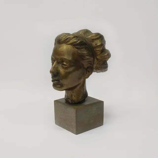 HELGE HÖGBOM. SKULPTUR, BRONS, "CAMILLA", SIGNERAD.