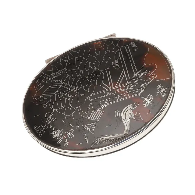 A SILVER AND TORTOISESHELL SNUFF BOX.