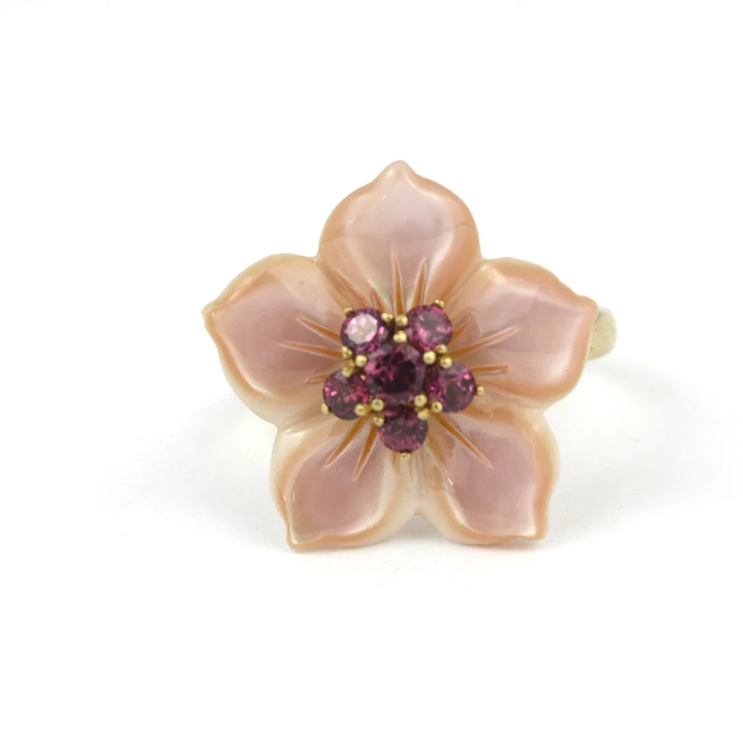 MOTHER OF PEARL AND TOURMALINE 9CT RING. — Rings — Chalkwell Auctions