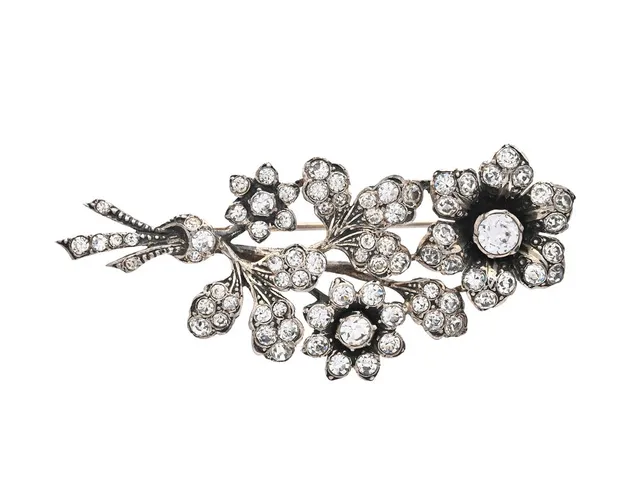 BROSCH, silver, blomma, paste, längd 6 cm, vikt 11,8 g.