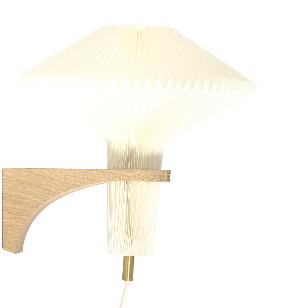 Vilhelm Wohlert for Le Klint. Oak wall lamp, model 204 — Lamps and lighting/Wall lighting — Lauritz