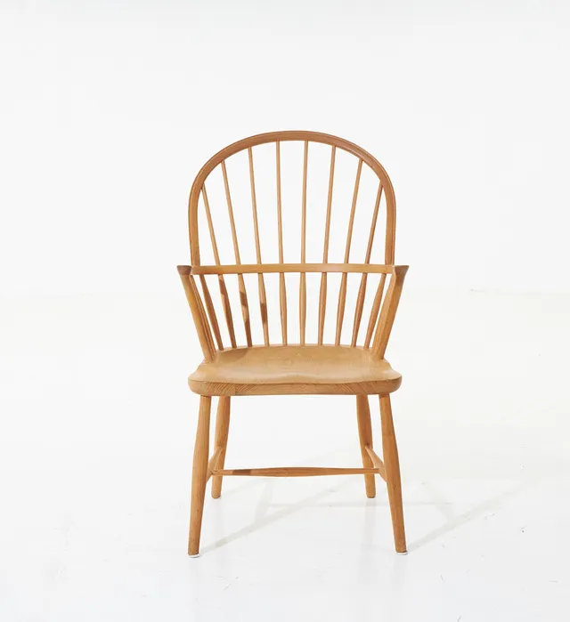 FRITS HENNINGSEN, armlänstol, Windsormodell i ek, etikettmärkt Carl Hansen & Son.