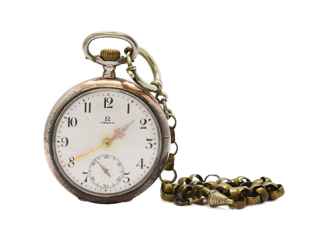 OMEGA, fickur, 51,5 mm, Serie nr. 5048186, Boett nr. 5818308, silver (800), ankargång, skadad urtavla, utbytta visare, bucklor, ca 1917.