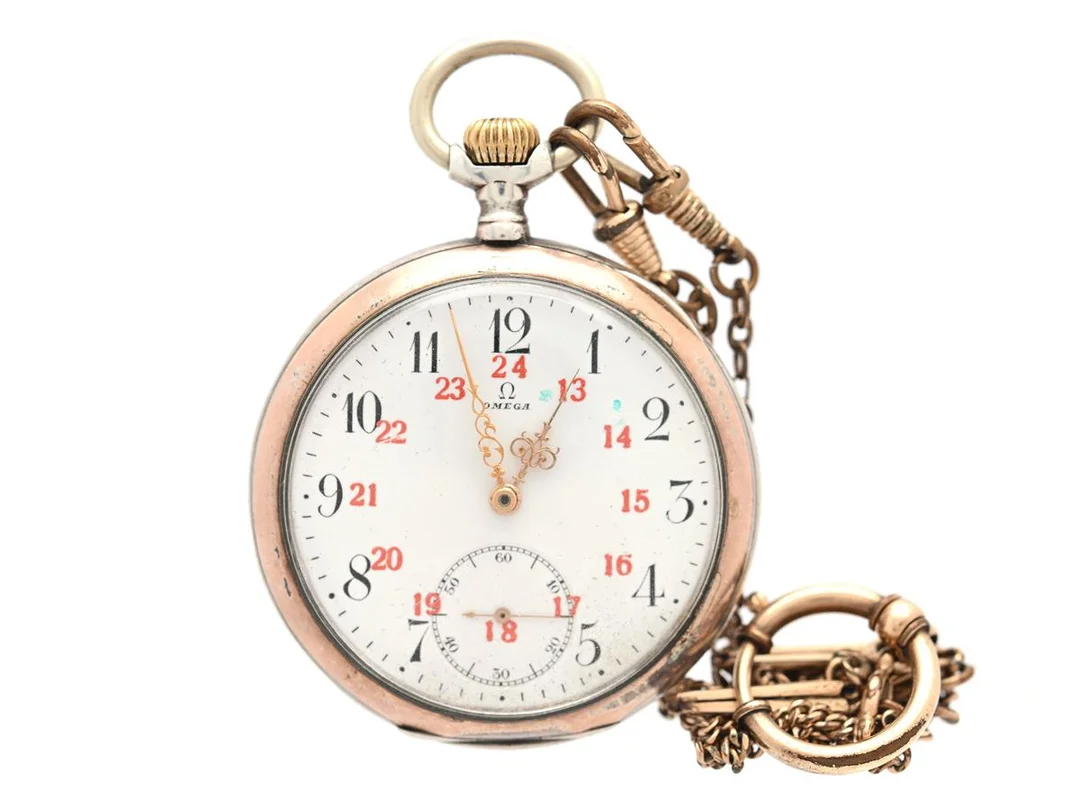 OMEGA, fickur, 51 mm, Boett nr. 4361311, silver (0,800), ankargång, skadad urtavla, defekt, bucklor, ca 1909, fickurskedja. — Klockor/Omega — Kaplans