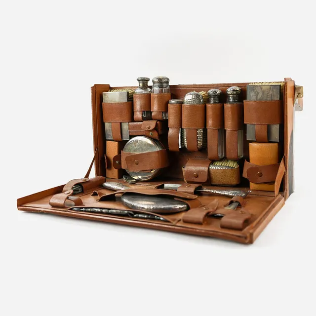 VANITY TRAVEL CASE.