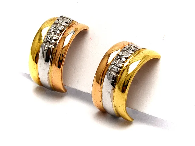 Örhängen 18K 1,7g trefärgade med diamanter 6xca0,005ct saknar stoppers