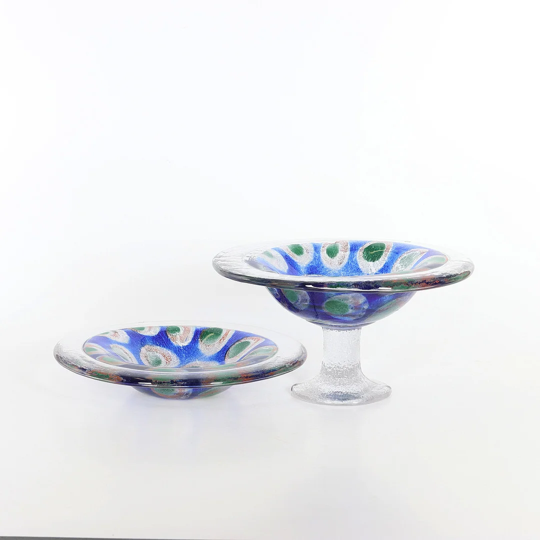 STAFFAN GELLERSTEDT. f 1944. Skål på fot samt fat, glas, Pukeberg. — Art glass — Auktionsverket Engelholm