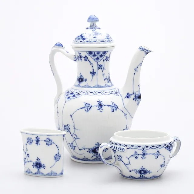 PORSLIN, 3 delar, "Musselmalet", Royal Copenhagen, Danmark.