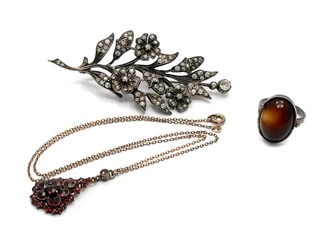 BROSCH, silver med paste, granthänge, silverring